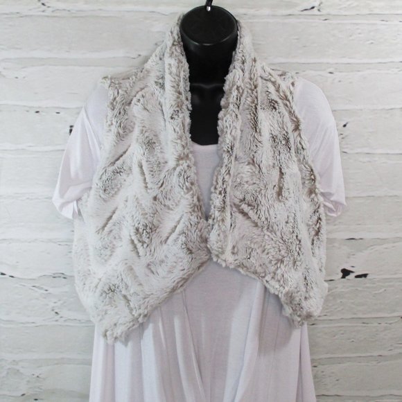 Rare Editions Other - Rare Editions Big Girls Cropped Faux Fur Open Vest